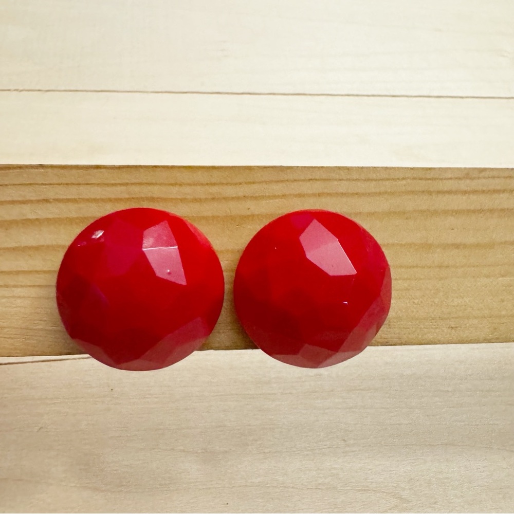 Red Faceted Plastic Button Style Screw Backs Earrings Unbranded Vintage